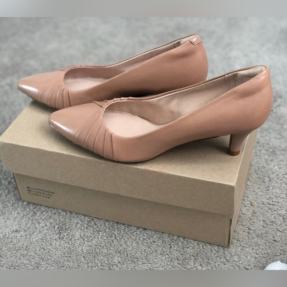 Clarks Ultimate Comfort Leather Classic Casual Chic